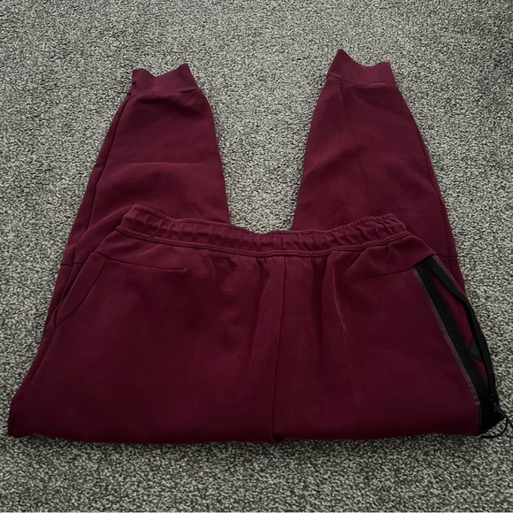 Nike Sportswear Tech Fleece Men’s Burgundy Jogger LARGE - Picture 5 of 5